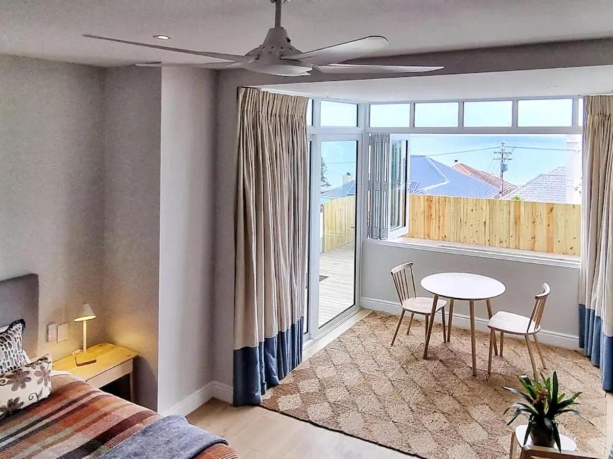 The Dragon Tree Guesthouse Kalk Bay Exteriör bild