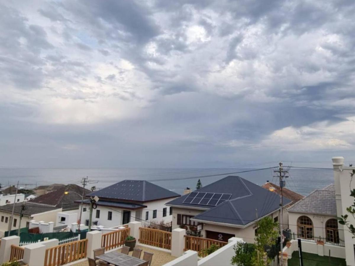 The Dragon Tree Guesthouse Kalk Bay Exteriör bild