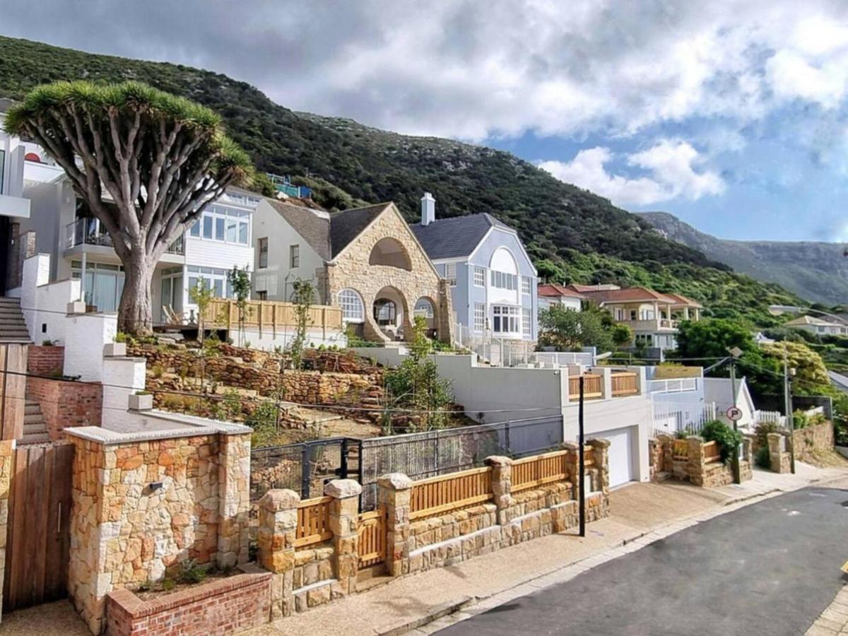 The Dragon Tree Guesthouse Kalk Bay Exteriör bild