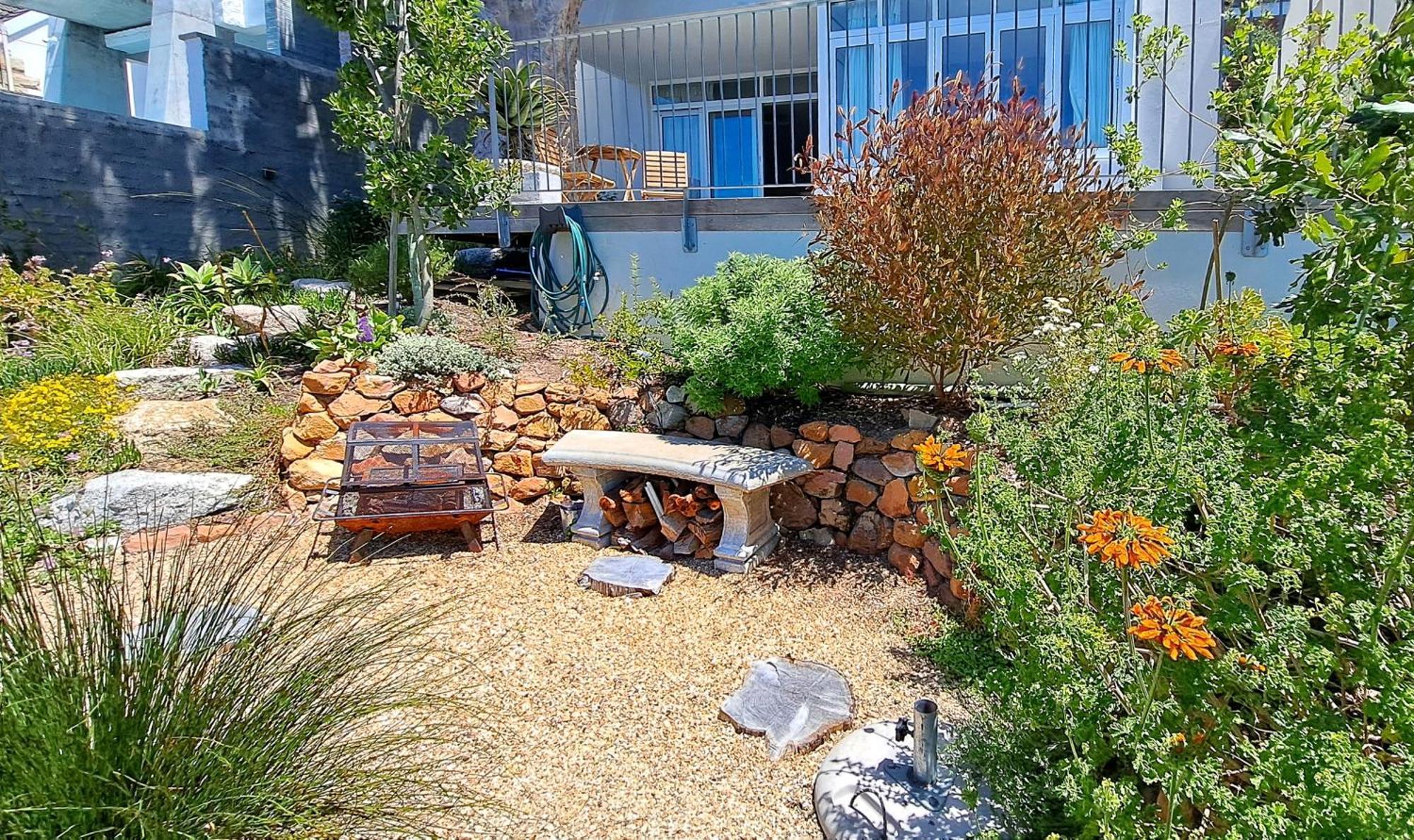 The Dragon Tree Guesthouse Kalk Bay Exteriör bild